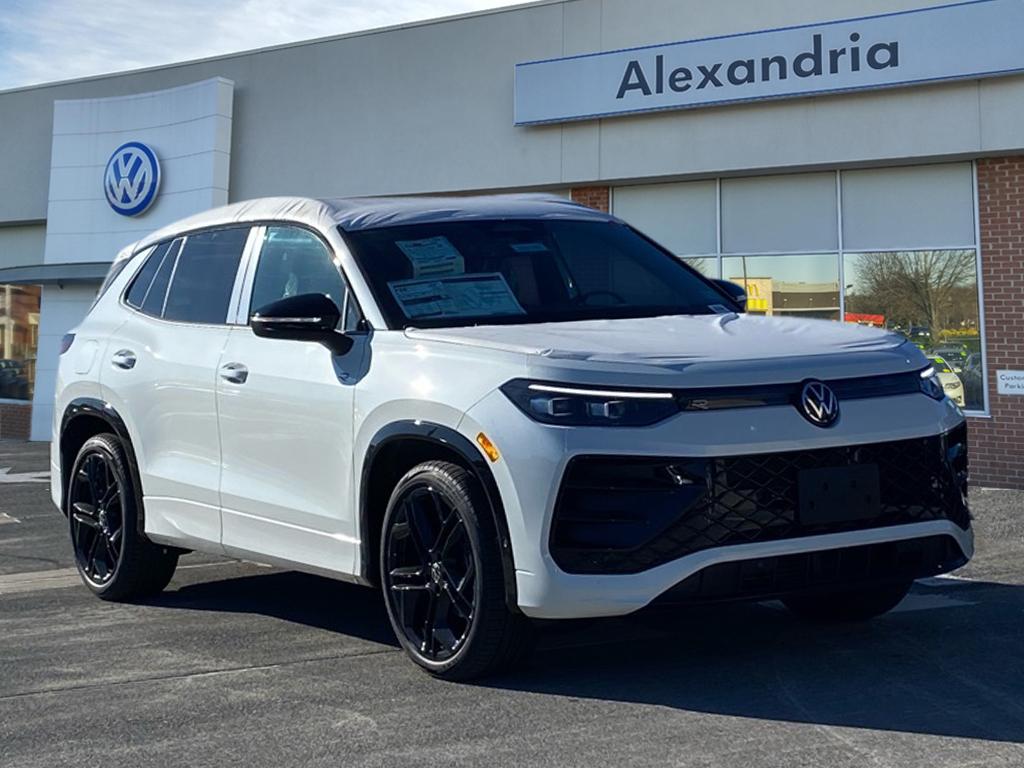 2026 Volkswagen Tiguan SE R-LINE BLACK's photo