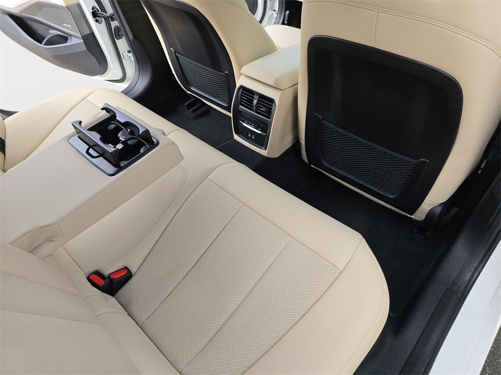 2023 Bmw 330i Sedan photo 11