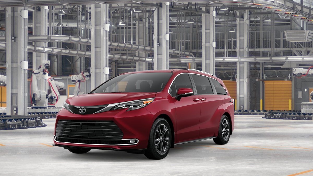 2026 Toyota Sienna Platinum's photo