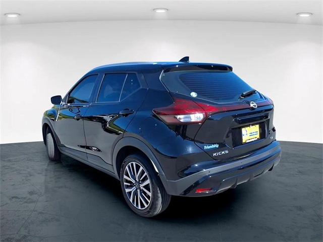 2022 Nissan Kicks SV photo 3