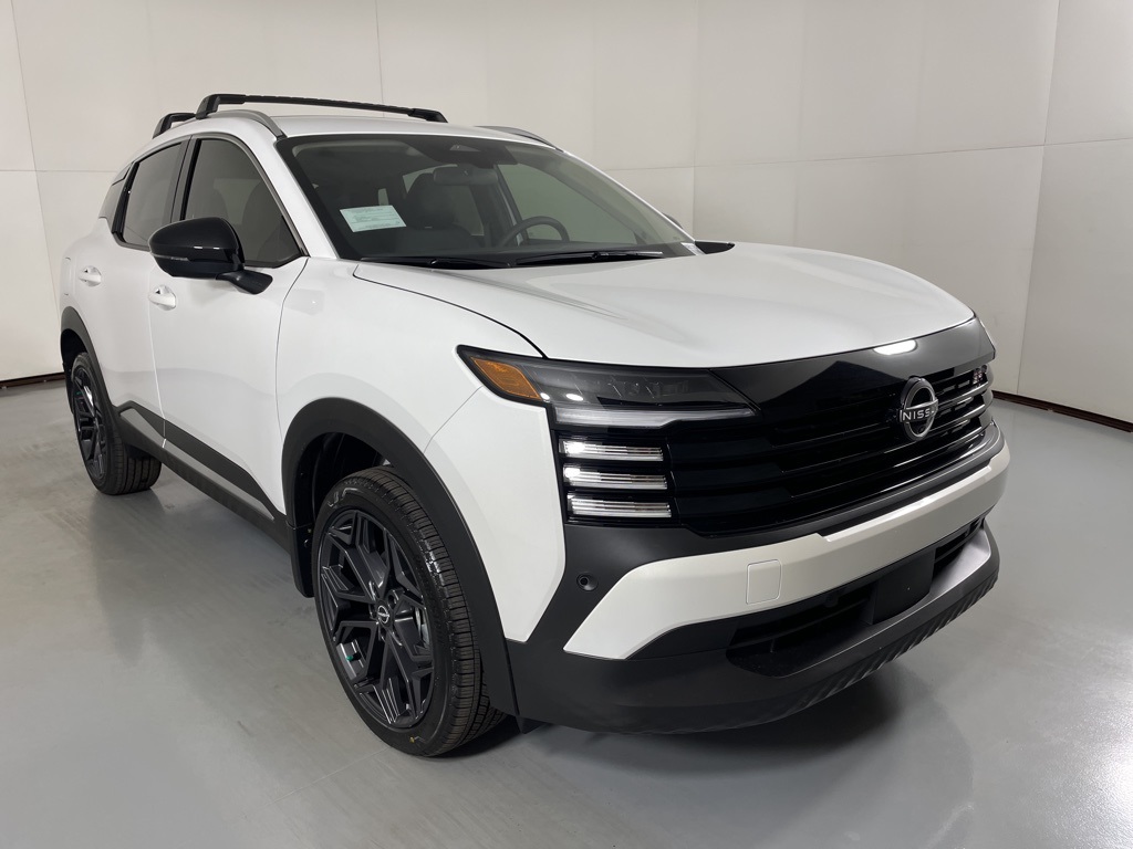 2026 Nissan Kicks SR photo 2