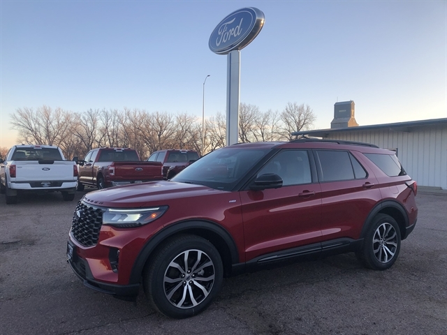 2025 Ford Explorer ST-LINE's photo