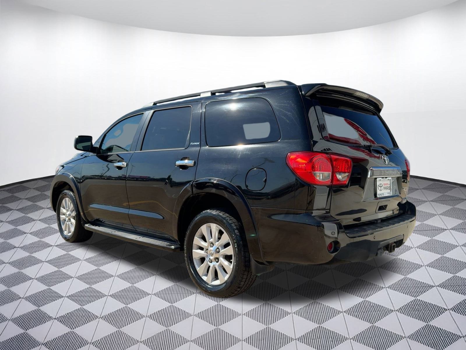2016 Toyota Sequoia Platinum photo 3