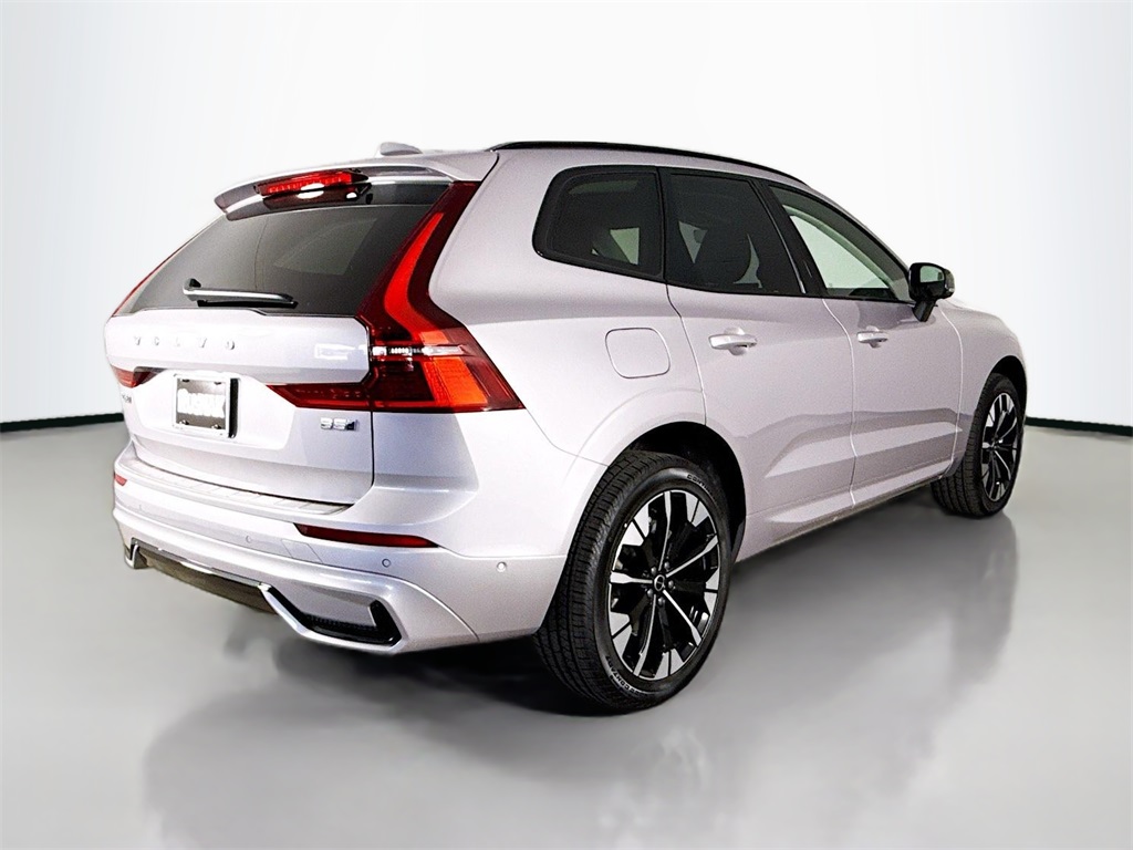 2026 Volvo XC60 B5 Plus photo 7