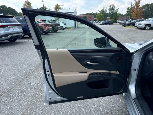 2019 Lexus ES 350 Luxury photo 10