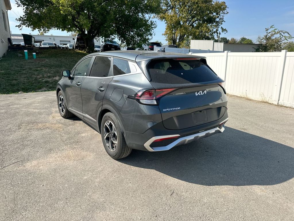 2024 Kia Sportage LX photo 3