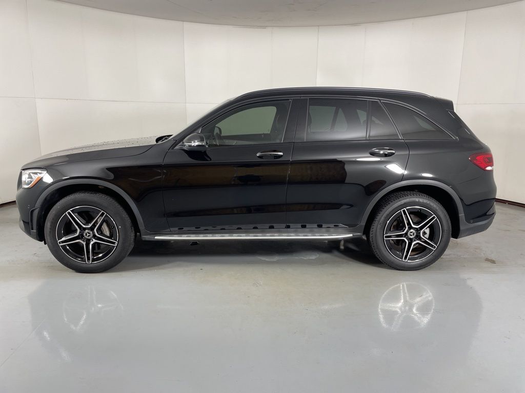 2022 Mercedes Benz GLC 300 photo 3