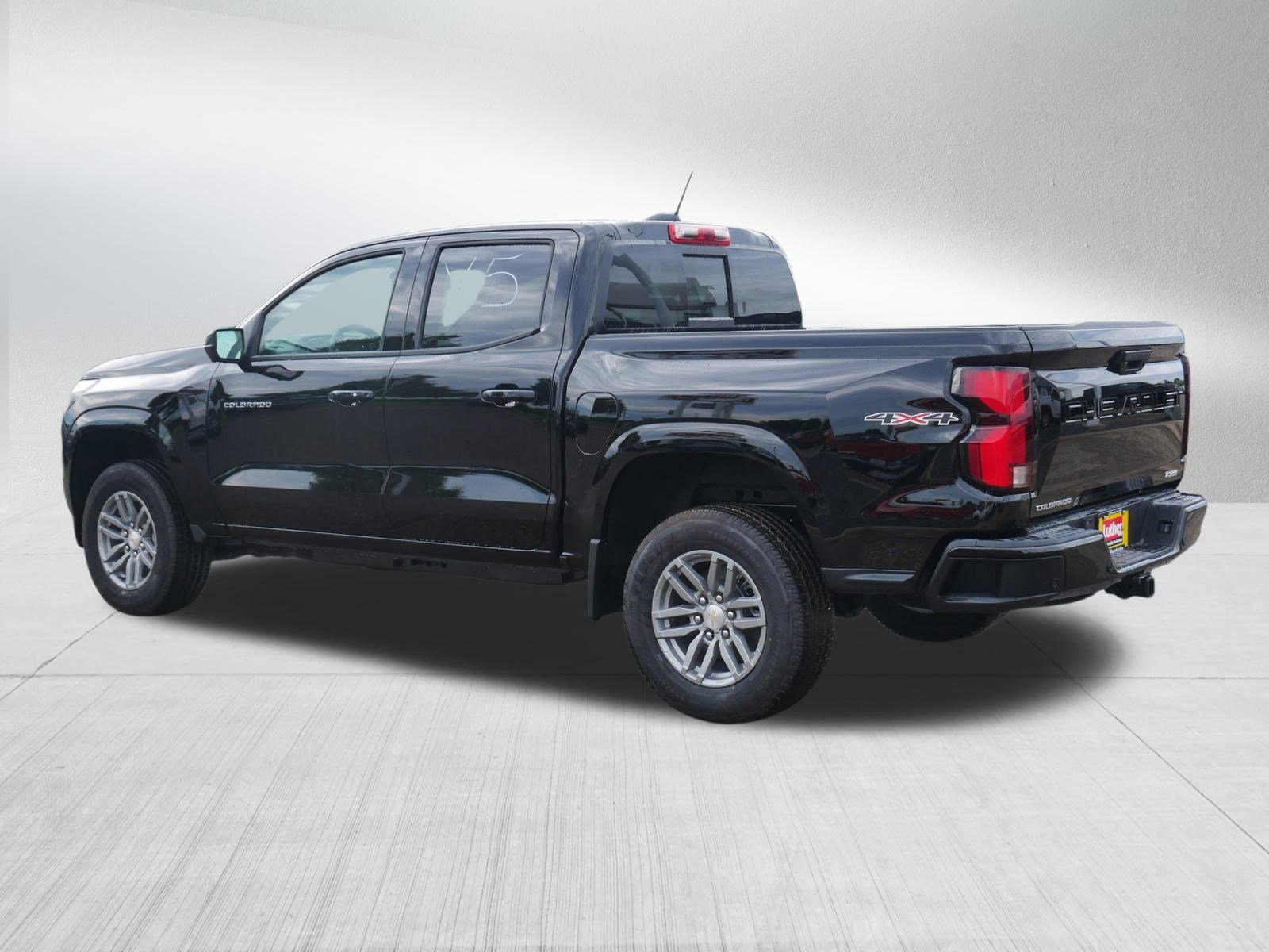 2026 Chevrolet Colorado LT photo 2