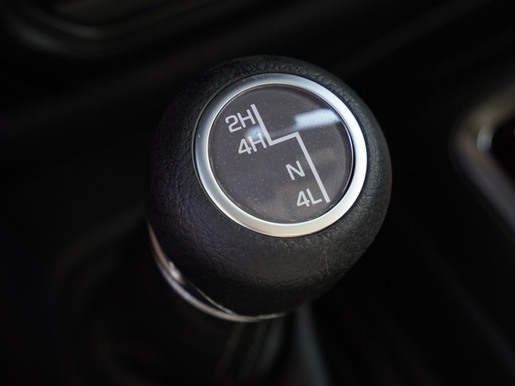 New 2026 Granite Crystal Metallic Clear-Coat Exterior Paint Jeep 4-Door Sport S image 18