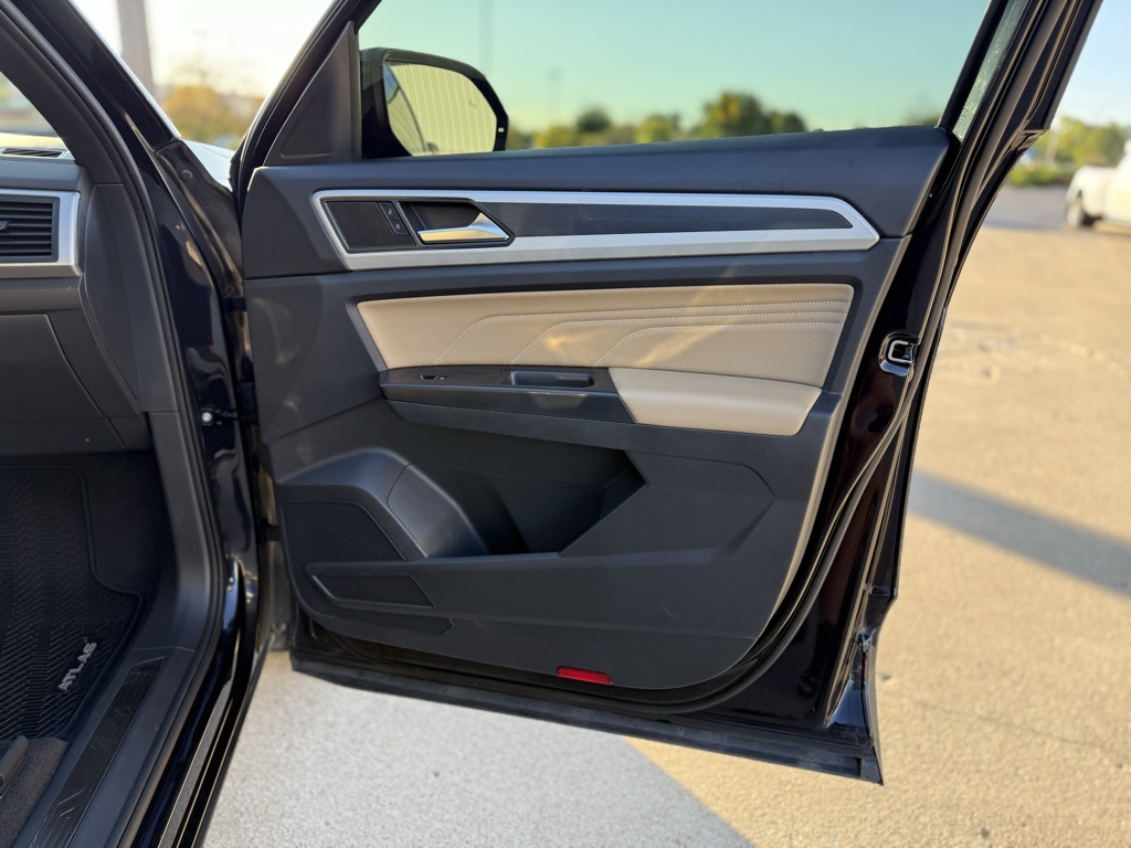 2021 Volkswagen Atlas Cross Sport V6 SE Technology R-Line photo 30