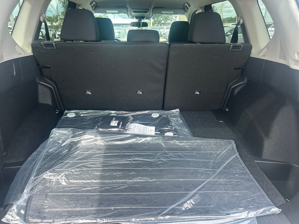 2026 Nissan Rogue SV photo 9