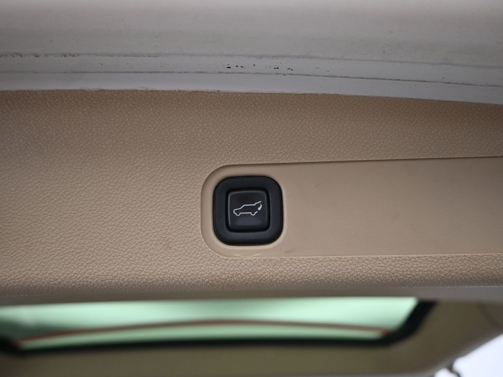 2010 Cadillac Escalade Base photo 8