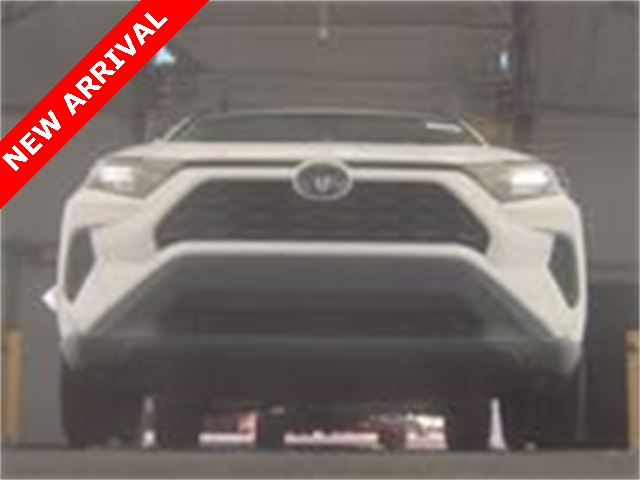 2021 Toyota RAV4 LE photo 2