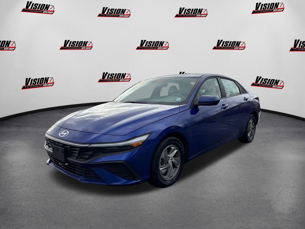 2024 Hyundai Elantra SE