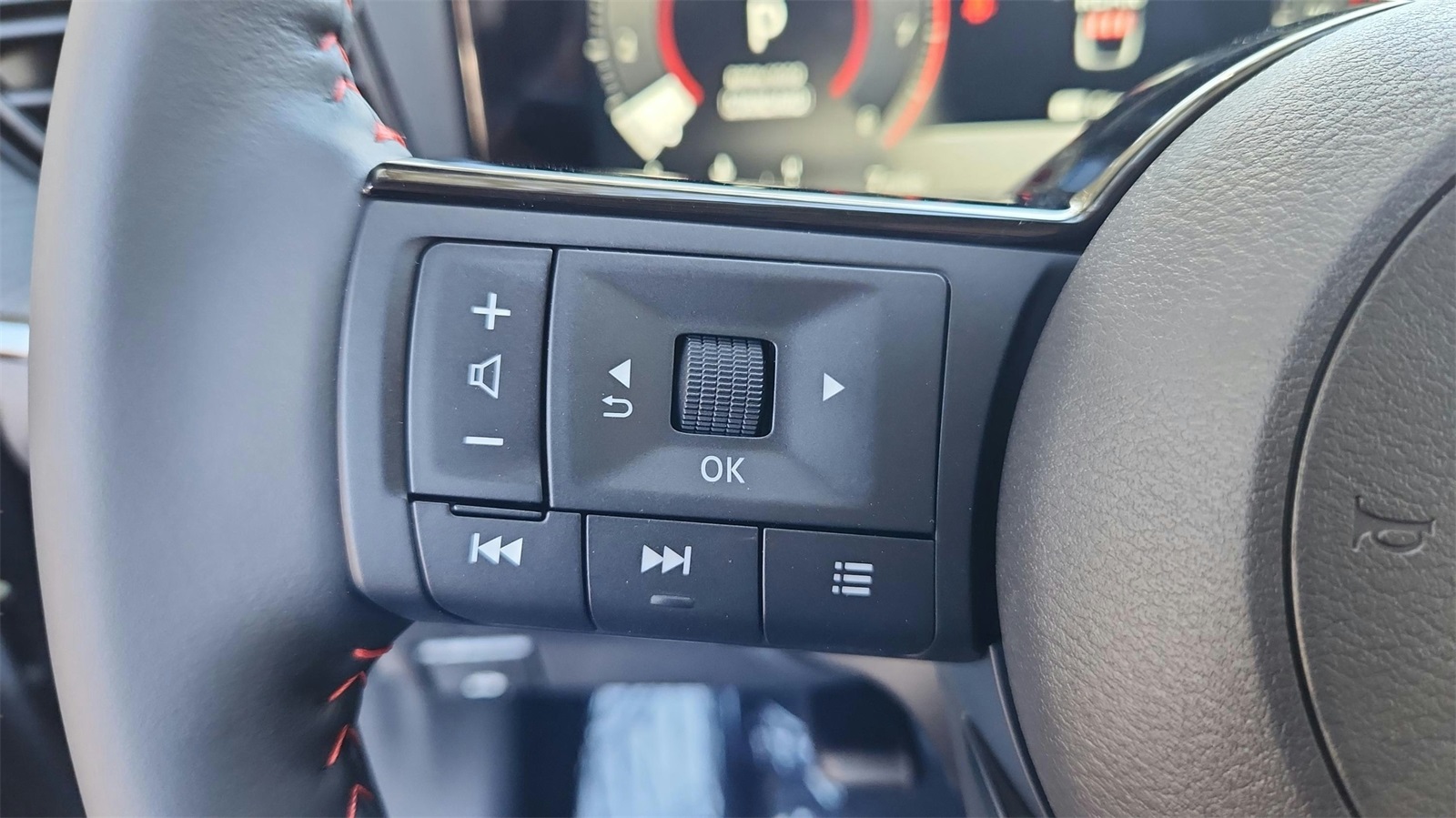 2025 Nissan Kicks SR photo 15