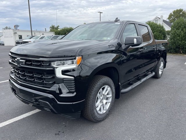 2025 Chevrolet Silverado 1500 RST photo 3