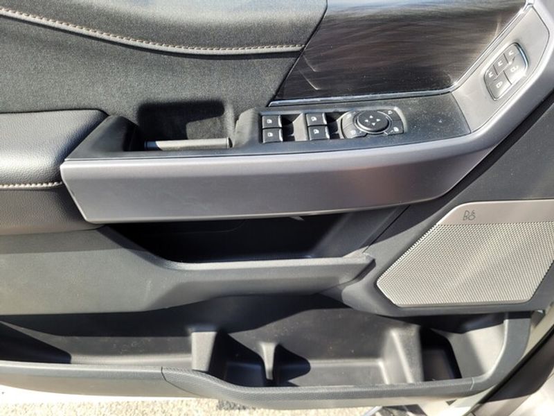 2025 Ford F-150 Lariat photo 24