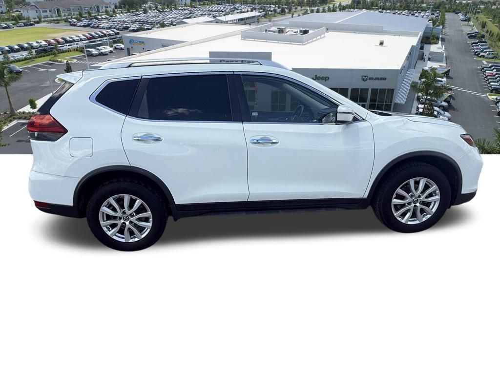 2020 Nissan Rogue SV photo 3