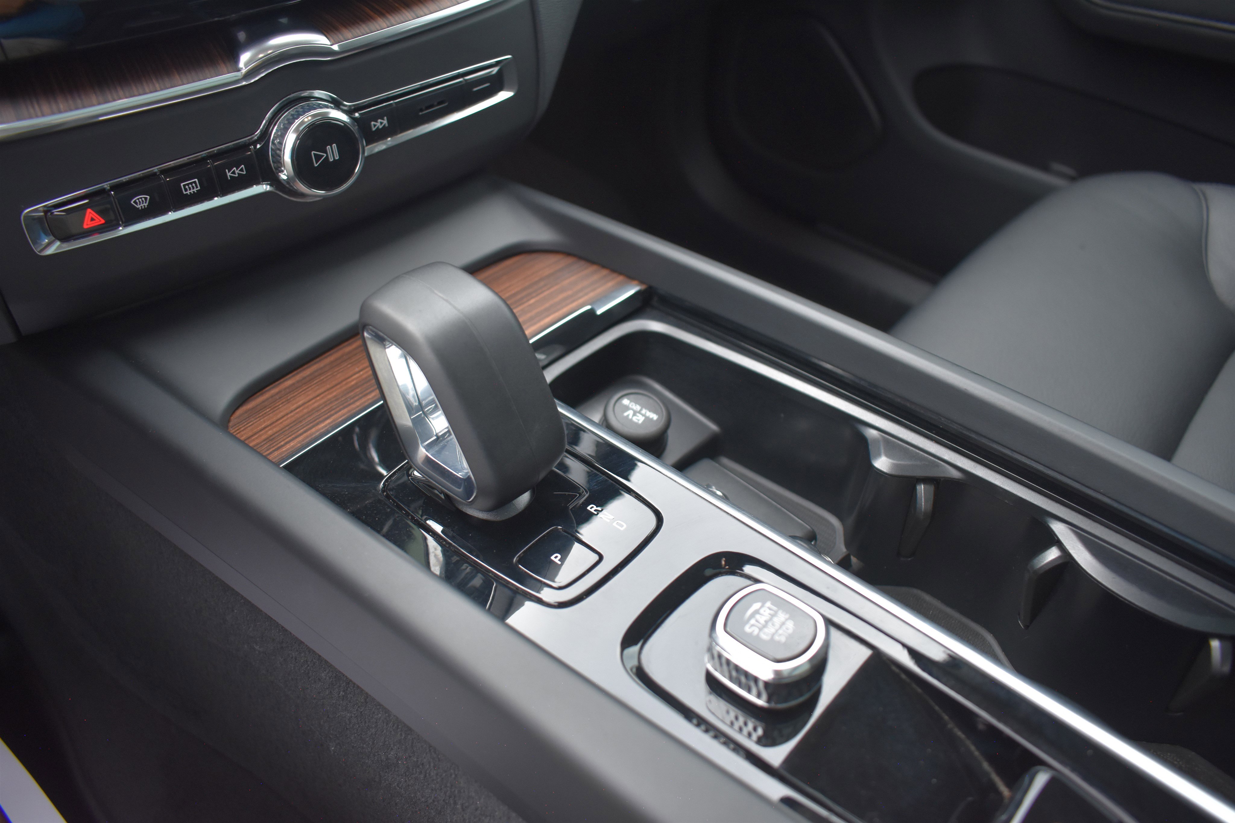 2023 Volvo XC60 B5 Plus photo 19