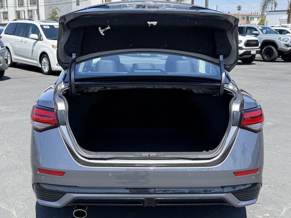 2025 Nissan Sentra SR photo 13