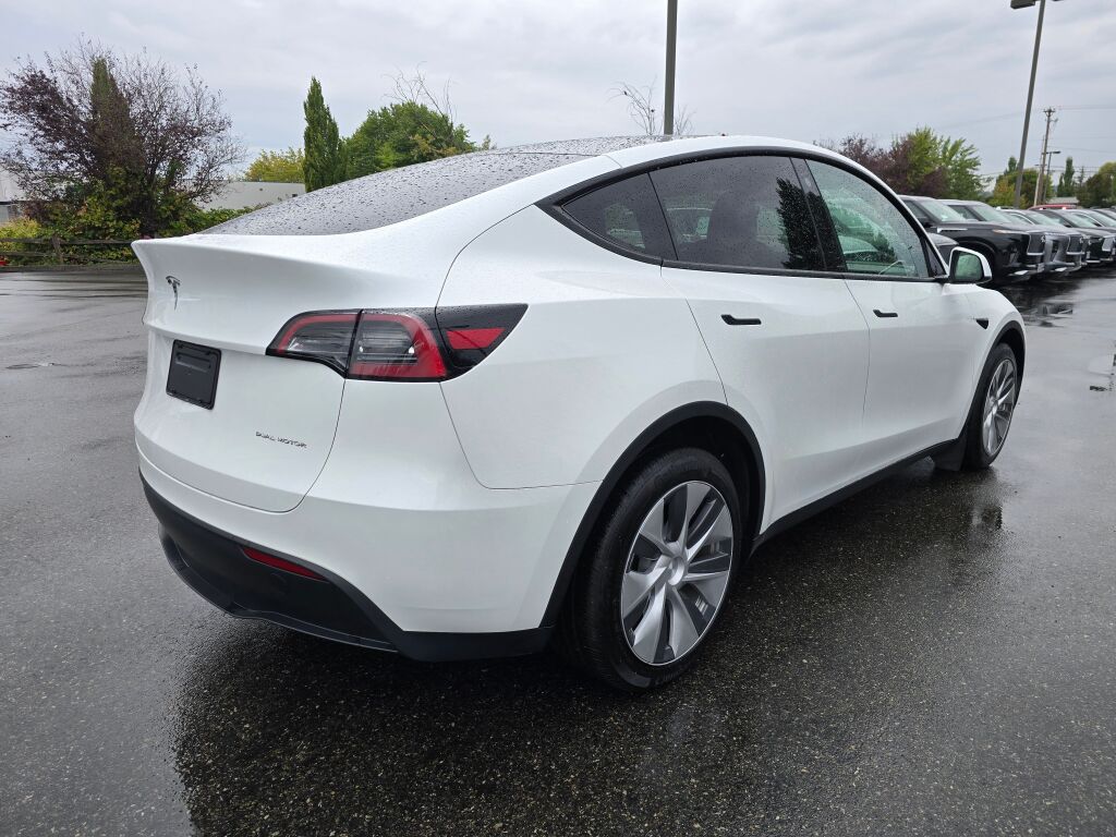 2023 Tesla Model Y Long Range photo 8