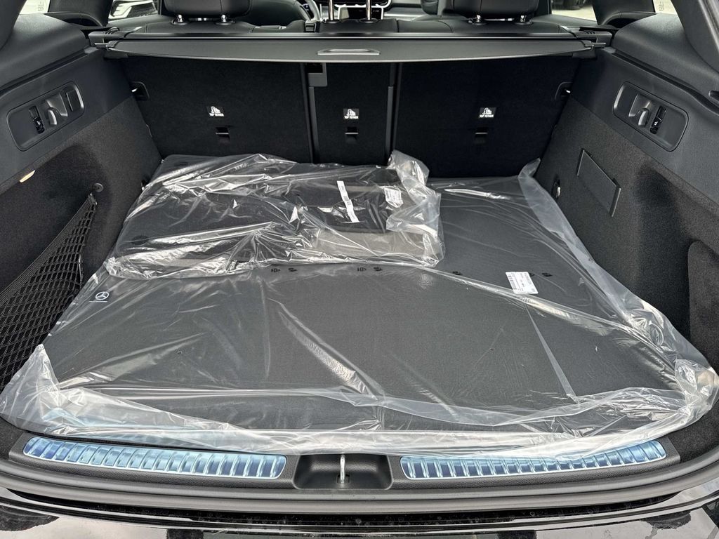 2026 Mercedes Benz GLC 300 4MATIC photo 4