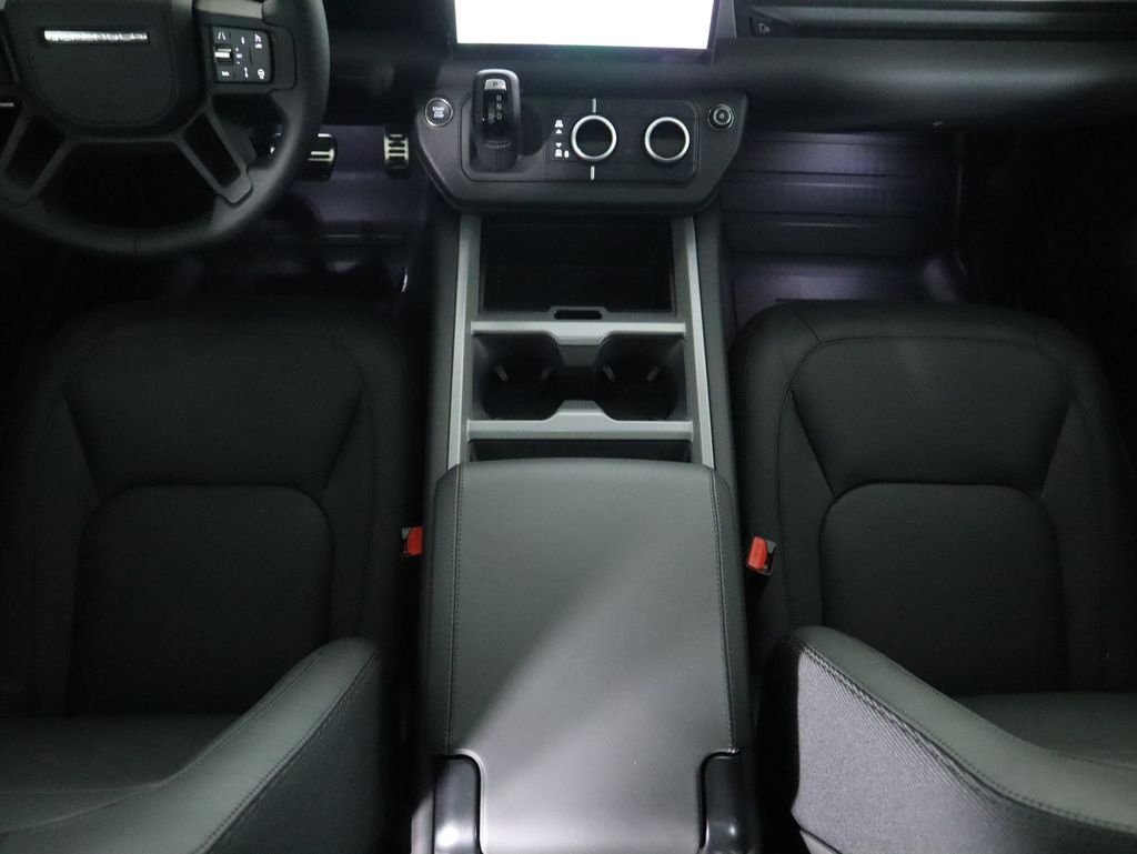 2025 Land Rover Defender 130 V8 photo 15