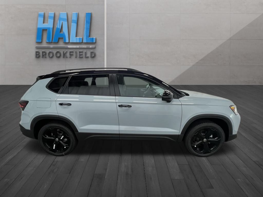 2025 Volkswagen Taos SE photo 6