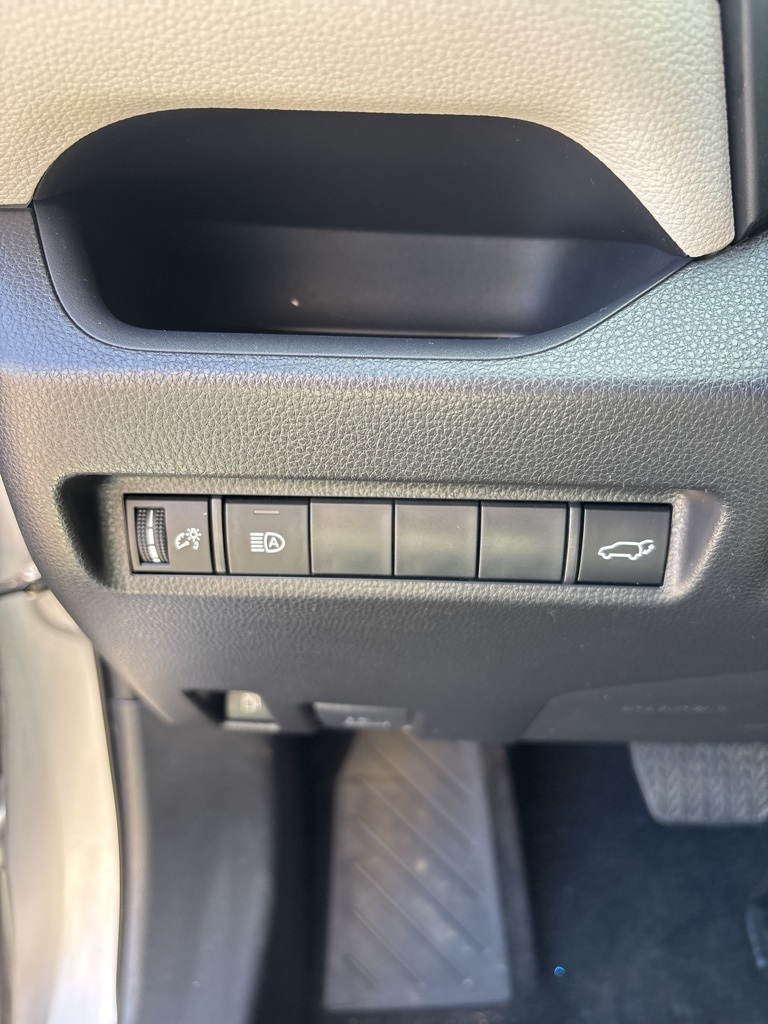 2022 Toyota RAV4 Hybrid XLE Premium photo 24
