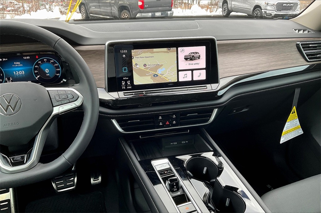 2025 Volkswagen Atlas SEL Premium R-Line photo 11
