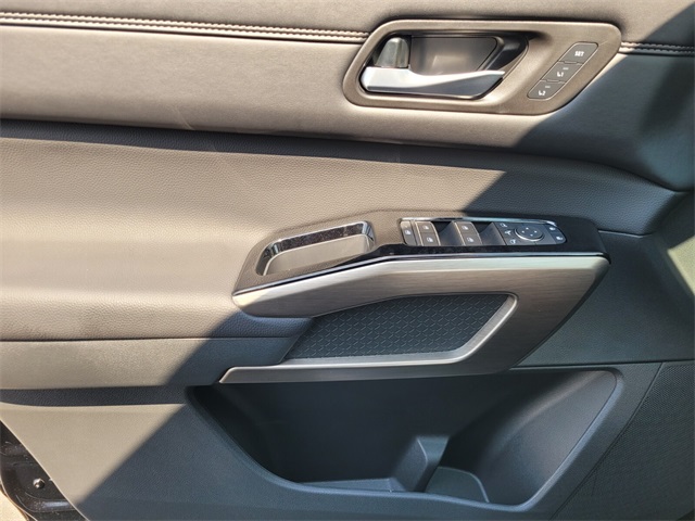 2025 Nissan Pathfinder Platinum photo 27