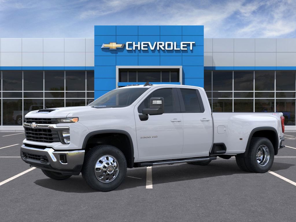 2025 Chevrolet Silverado 3500HD LT photo 2