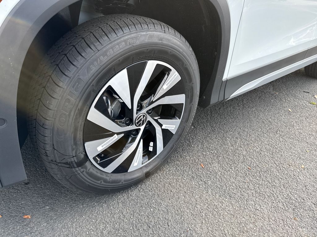 2025 Volkswagen Tiguan S photo 2