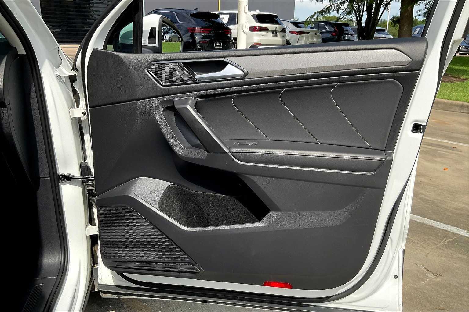 2022 Volkswagen Tiguan SE photo 40