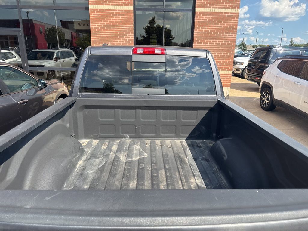 2016 Ram 1500 SLT photo 9