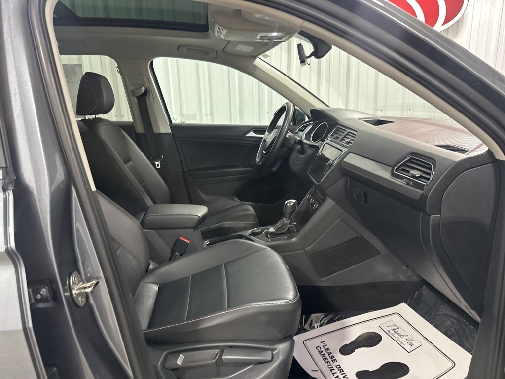 2021 Volkswagen Tiguan R-Line Black SEL photo 25
