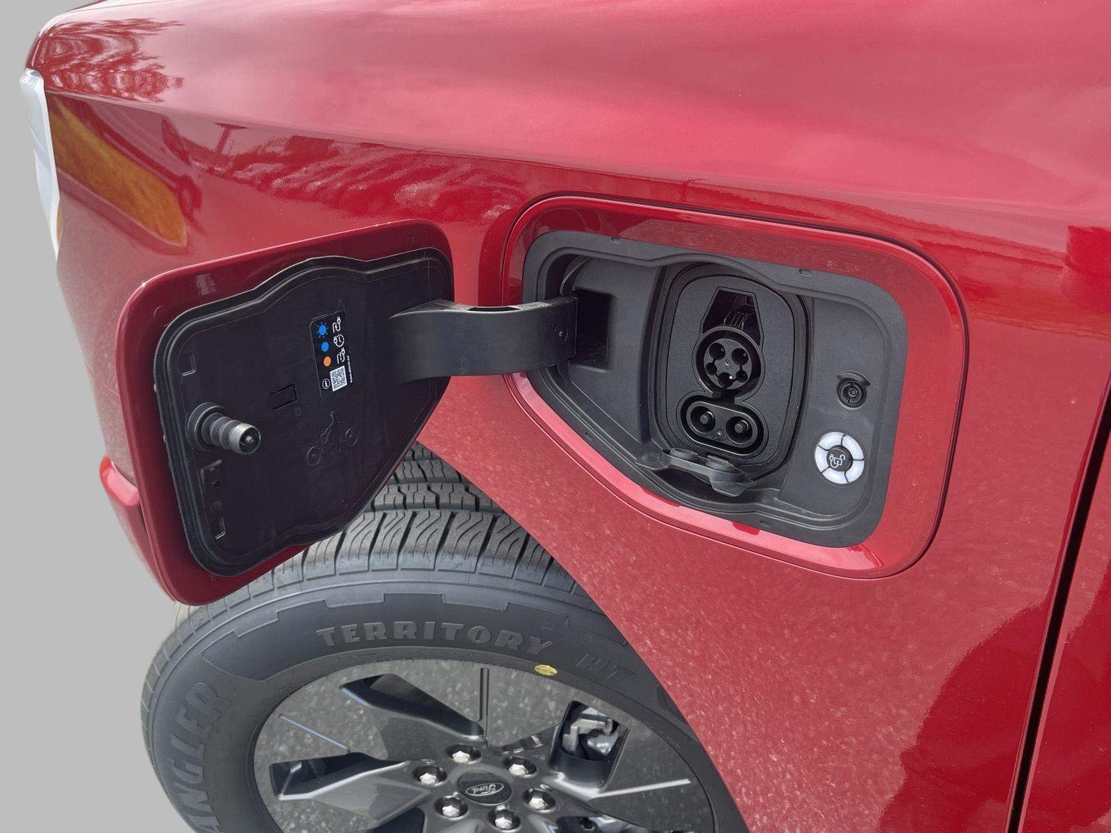2025 Ford F-150 Lightning photo 5