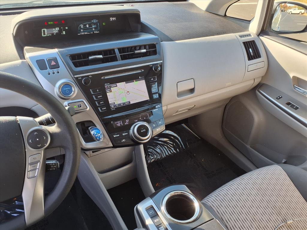 2017 Toyota Prius V Three photo 4