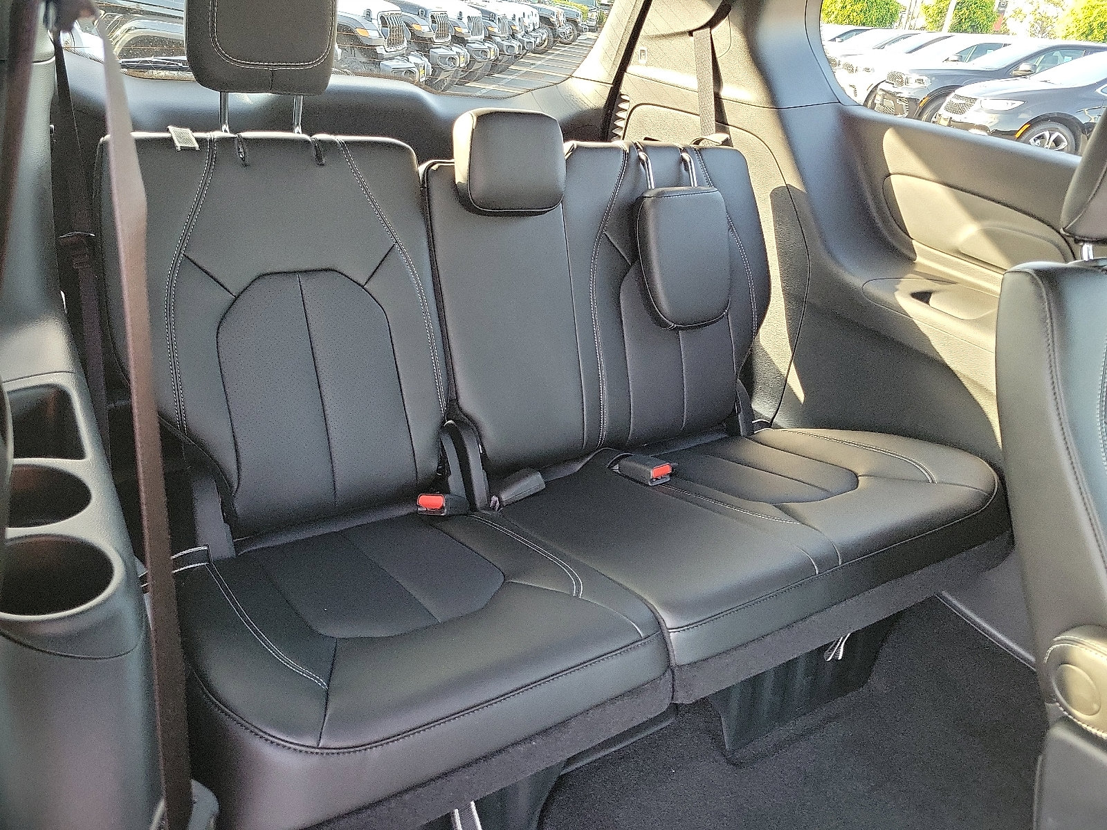 2025 Chrysler Voyager LX photo 12