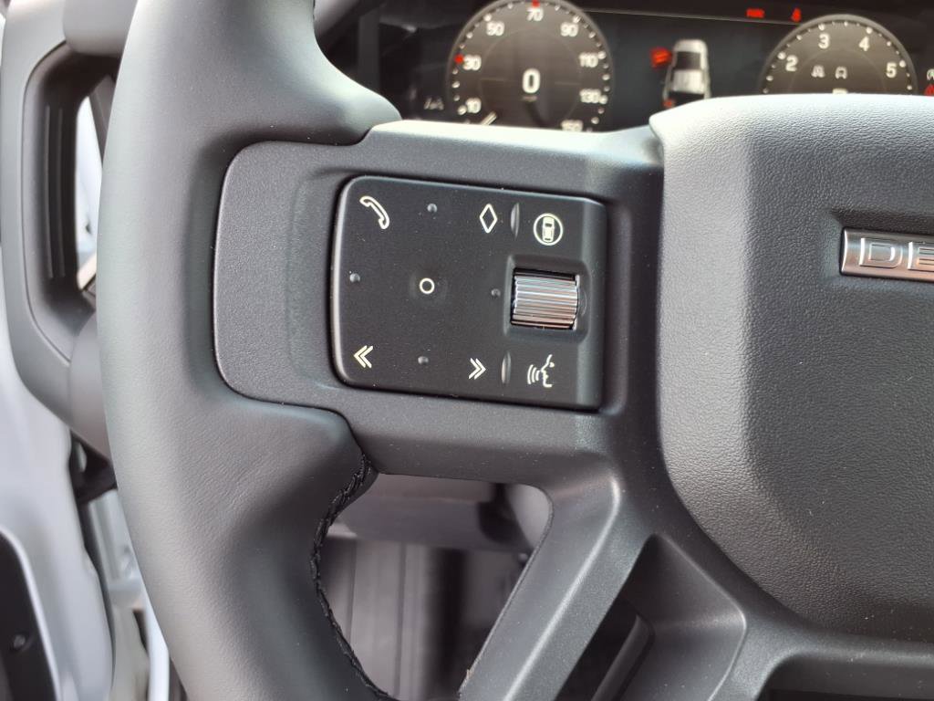 2025 Land Rover Defender 110 X-Dynamic SE photo 14