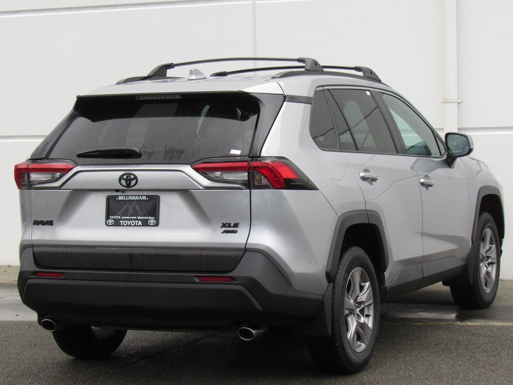 2024 Toyota RAV4 XLE photo 3