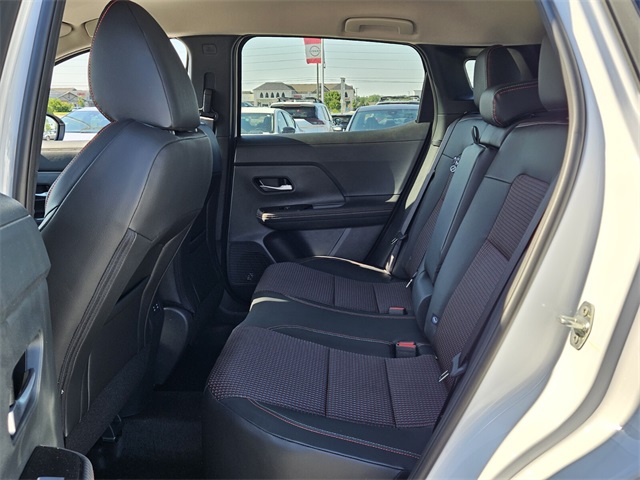 2025 Nissan Kicks SR photo 3