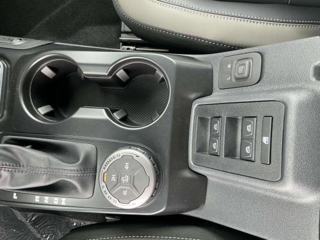 2025 Ford Bronco Outer Banks photo 12