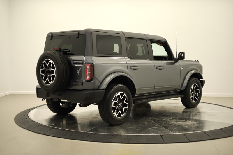 2024 Ford Bronco Outer Banks photo 3