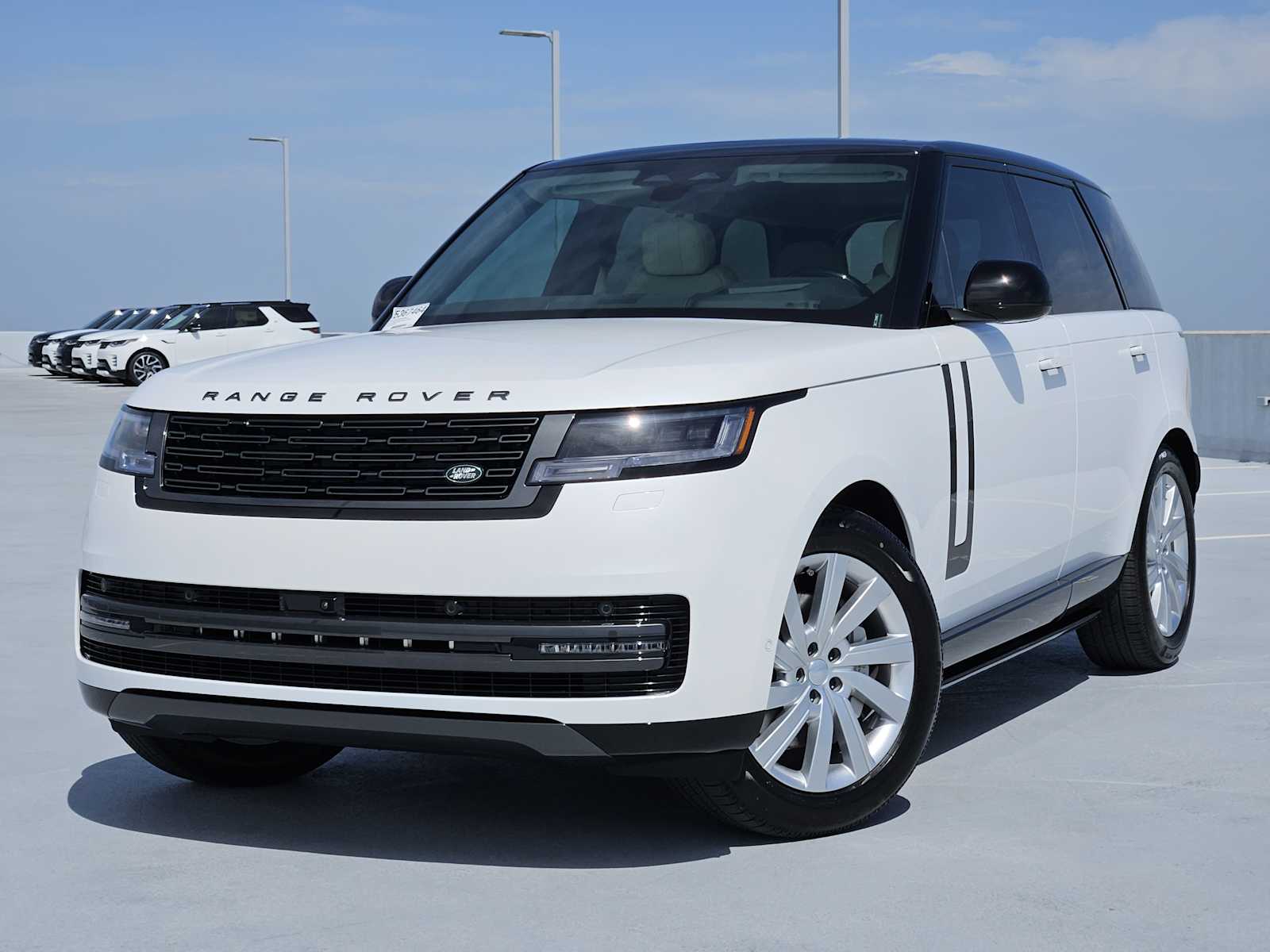 2025 Land Rover Range Rover SE's photo