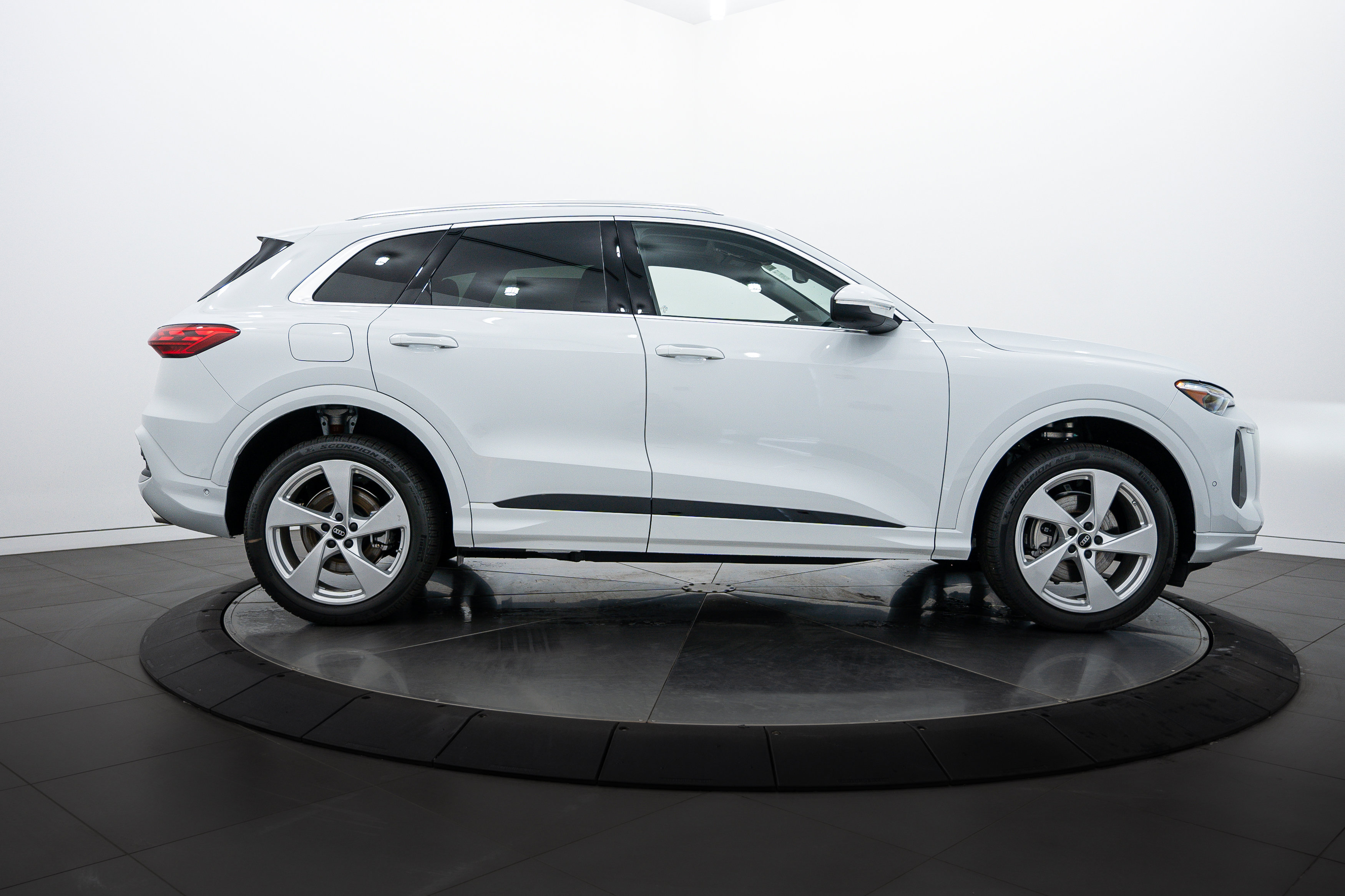 2025 Audi Q5 Premium Plus photo 3