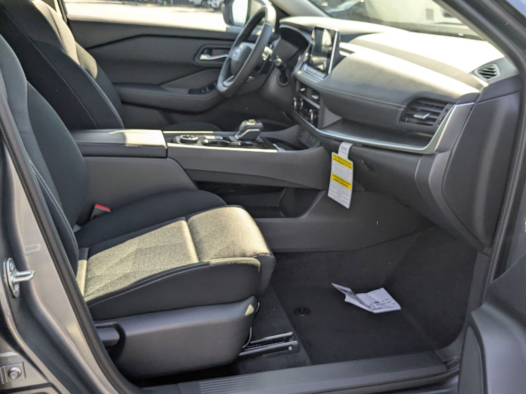 2026 Nissan Rogue SV photo 20