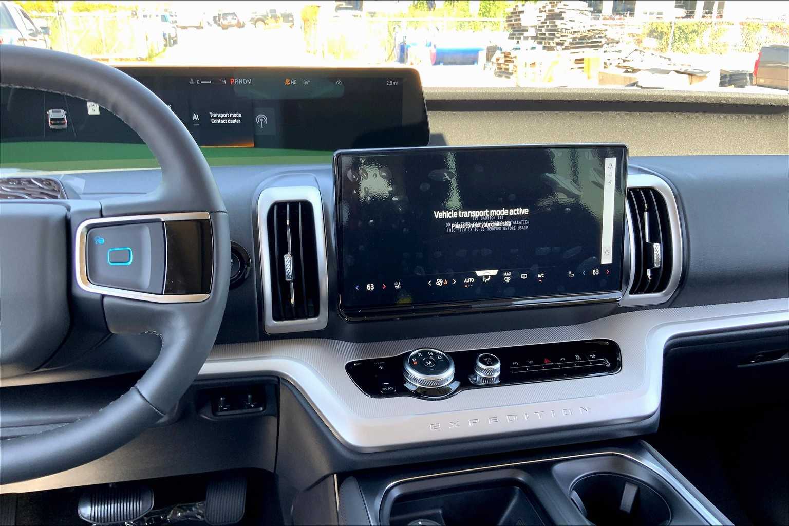2025 Ford Expedition photo 6