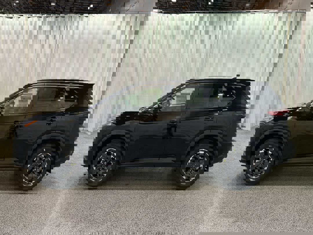 2026 Nissan Rogue SV photo 2