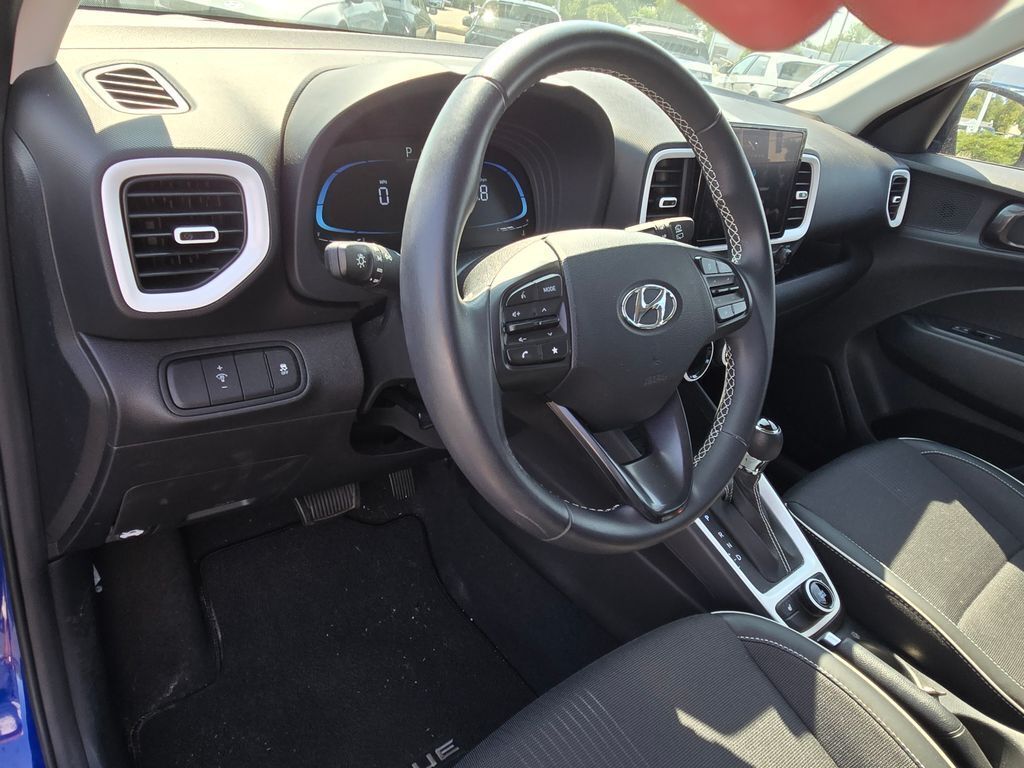 2024 Hyundai Venue Limited photo 18